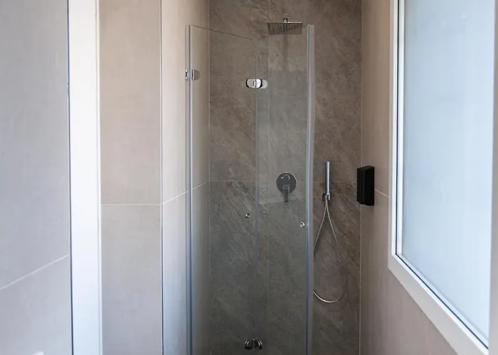 18 Luxury 4*