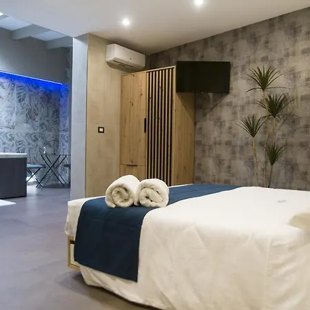 18 Luxury Bed & Breakfast *