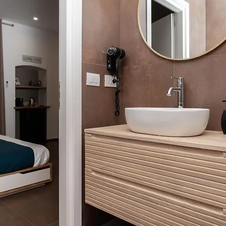 18 Luxury Bed & Breakfast *